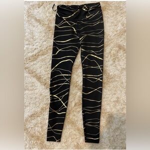 Nike XS Gold strips Leggings